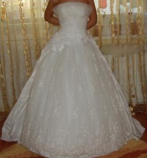 vand rochie mireasa foto