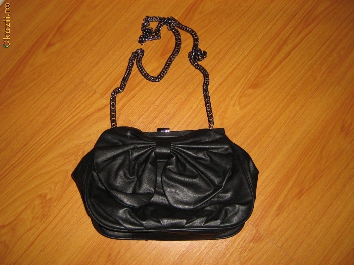 gentutza Zara superba...mic defect foto mare