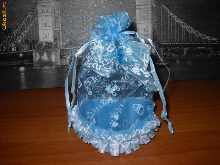 It's a boy! Marturie botez baiat/ baietel albastra/ albastru. Cutie/ cutiuta/ inima/ inimioara cu sac din organza cu sticluta si motive botez foto mare