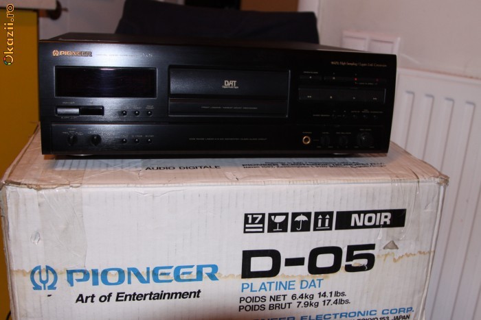 Digital Audio Tape Pioneer D-05 foto mare