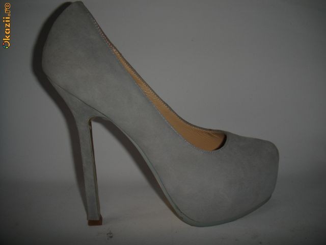 PANTOFI  YVES  SAINT  LORENT  DIN PIELE  CAMOSCIO foto mare