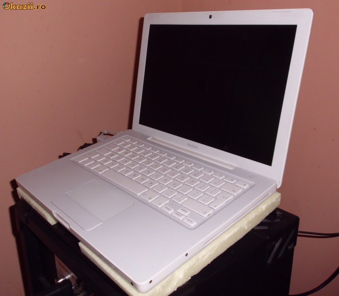 Apple MacBook - 2.0Ghz Intel Core 2 Duo/Mid-2007 - MB061LL/A - A1181 foto mare