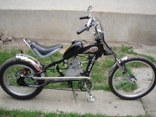 vind bicicleta chopper cu motor foto mare