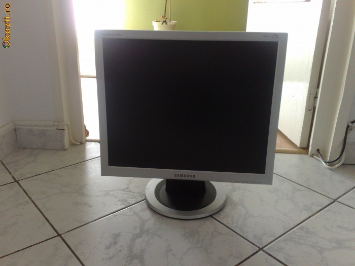 Monitor LCD 19" Samsung SyncMaster 920N foto mare
